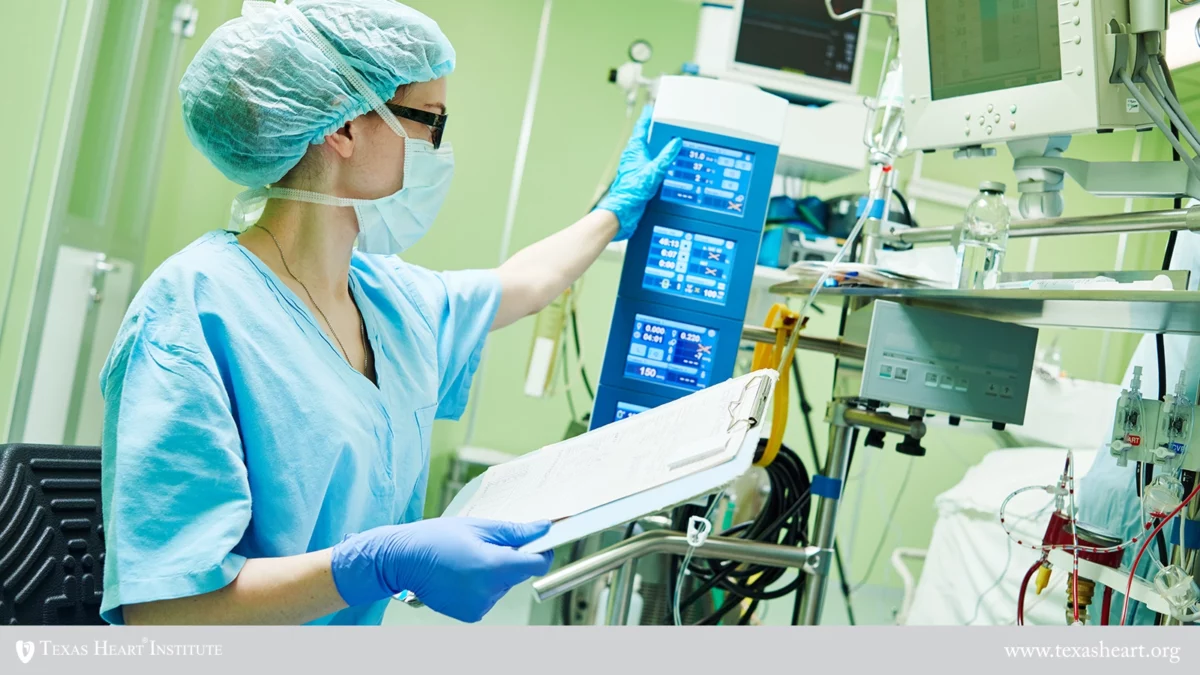 thi-surgery-assistant-perfusionist-operating-a-modern-heart-lung-machine-1200x675.webp